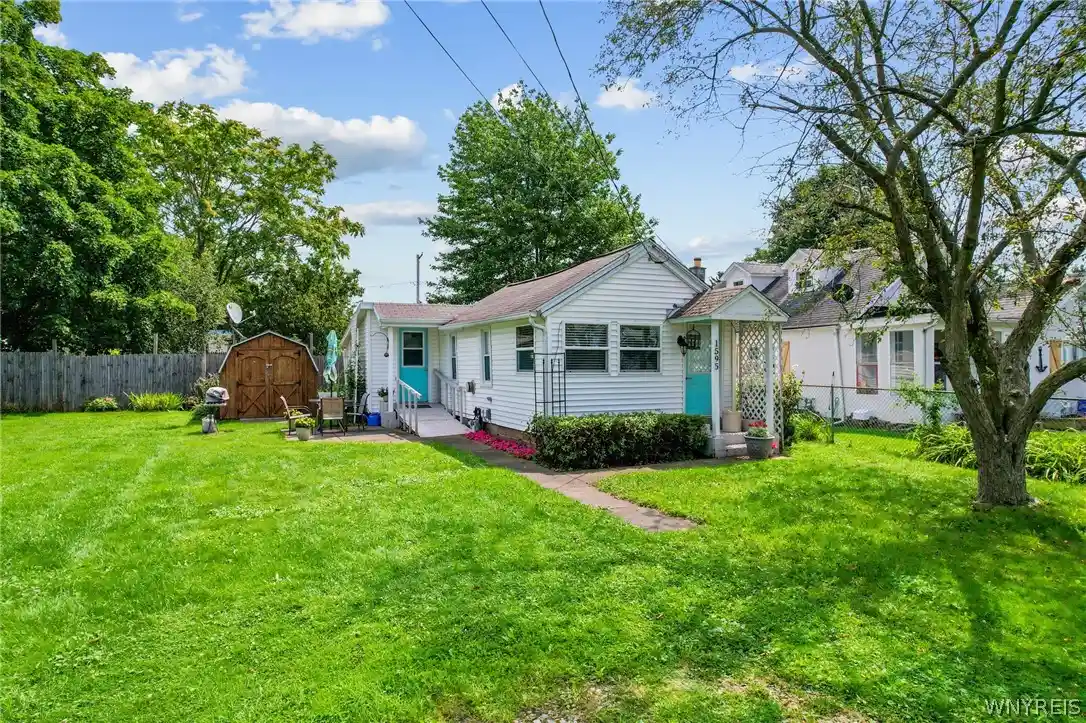 Photo 1 of Single family home for sale at 1595 Franklin St, Olcott, NY 14126 | MLS# B1706697 | Listing updated on 2026-10-20