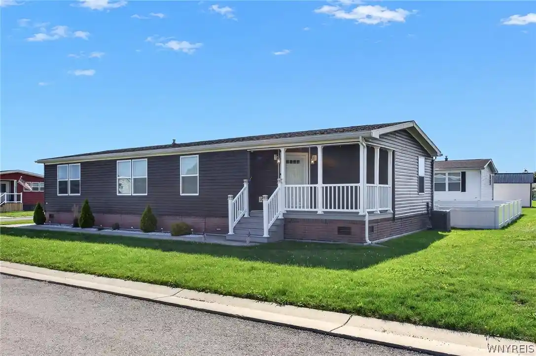 Photo 1 of Single family home for sale at 4325 Hurontario Ave, Niagara Falls, NY 14304 | MLS# B1706990 | Listing updated on 2026-10-03