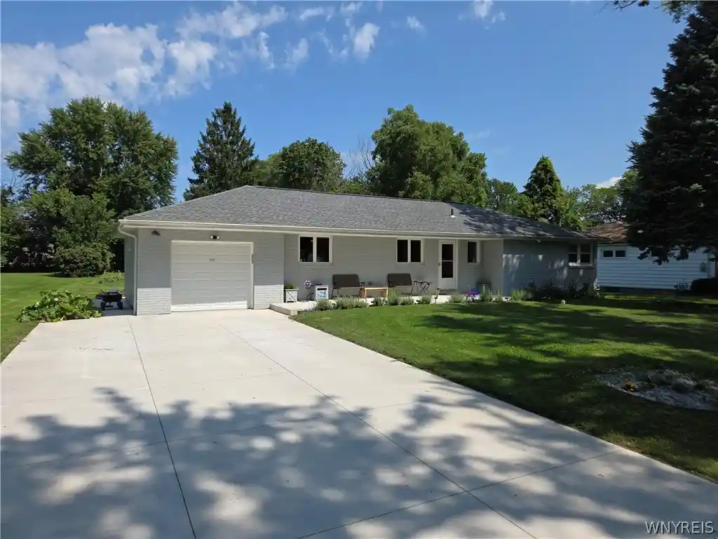 Photo 1 of Sale Pending at 987 Elliott Dr, Lewiston, NY 14092 | MLS# B1707134 | Listing updated on 2026-09-21
