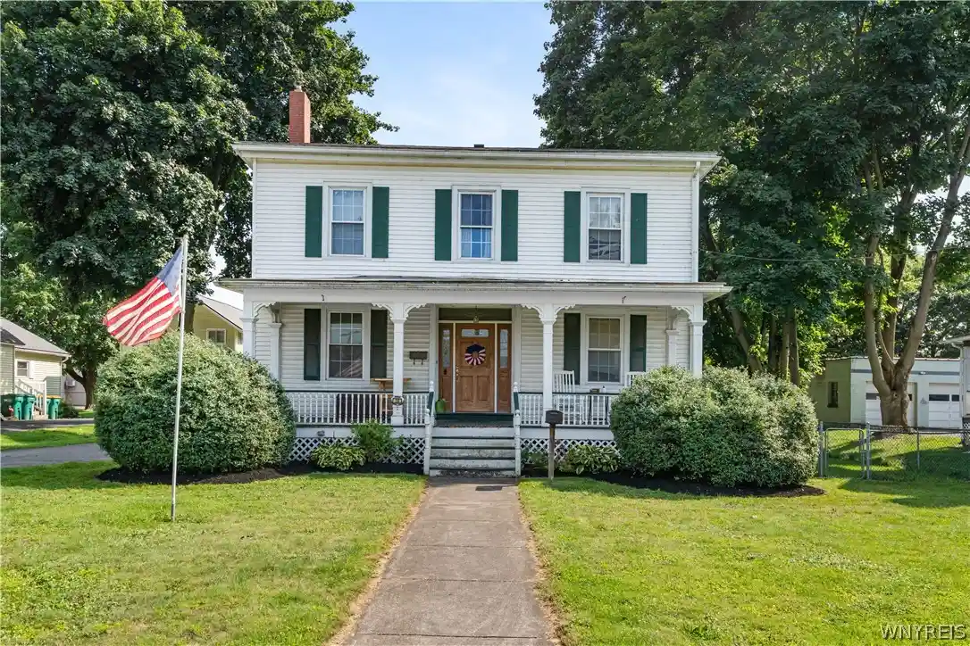 Photo 1 of Single family home for sale at 18 W Court St, Warsaw, NY 14569 | MLS# B1707150 | Listing updated on 2026-10-24