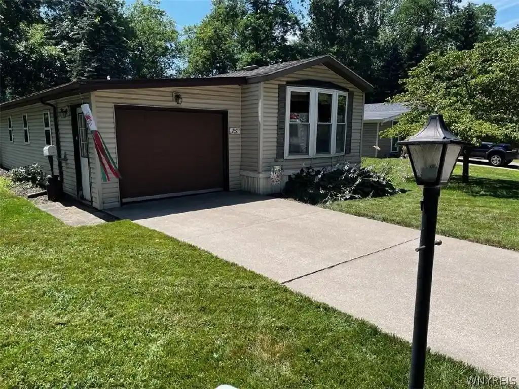 Photo 1 of Manufactured home for sale at 3926 Lockport Olcott, Lockport, NY 14094 | MLS# B1708023 | Listing updated on 2026-10-06