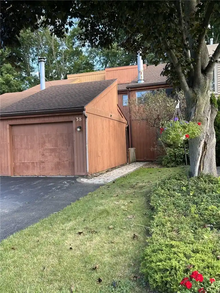 Photo 1 of Sale Pending at 38 Tilegate Glen, Fairport, NY 14450 | MLS# R1707797 | Listing updated on 2026-09-15