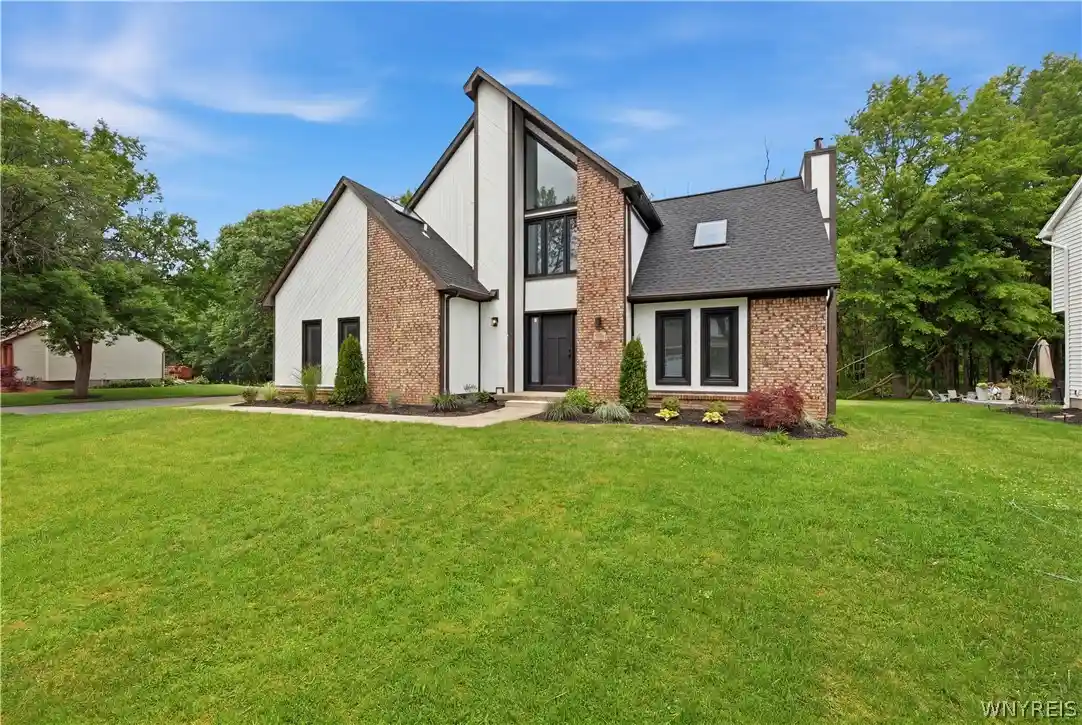 Single family home for sale at 113 Meadow Spring Ln, East Amherst, NY 14051 | MLS# B1708640