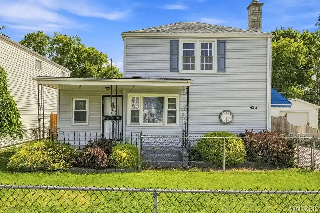 Photo 1 of Single family home for sale at 423 76th St, Niagara Falls, NY 14304 | MLS# B1708881 | Listing updated on 2026-09-15