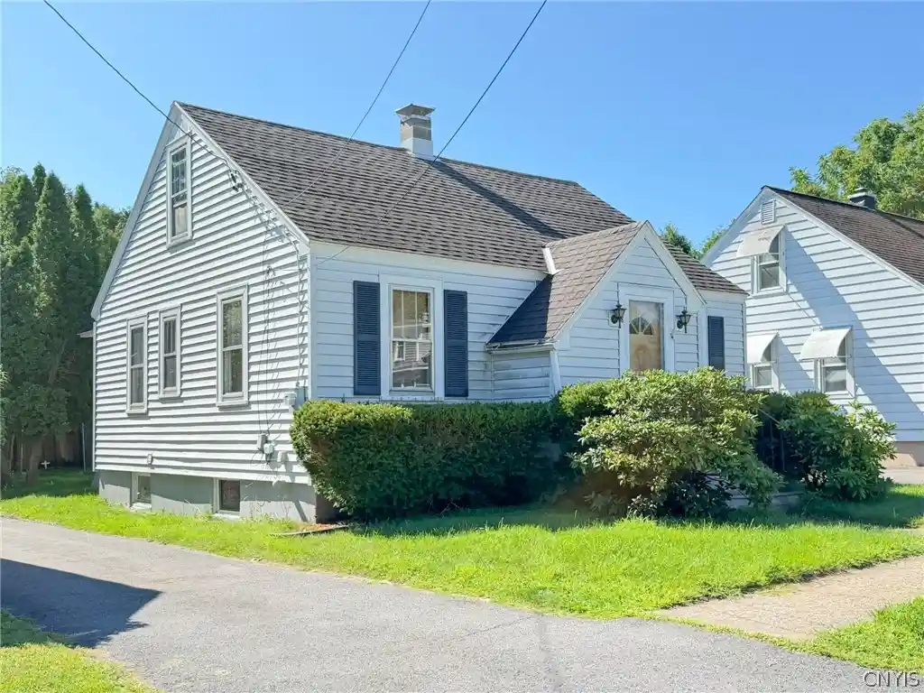 Photo 1 of Single family home for sale at 8 Dexter St, Whitestown, NY 13492 | MLS# S1709473 | Listing updated on 2026-09-12