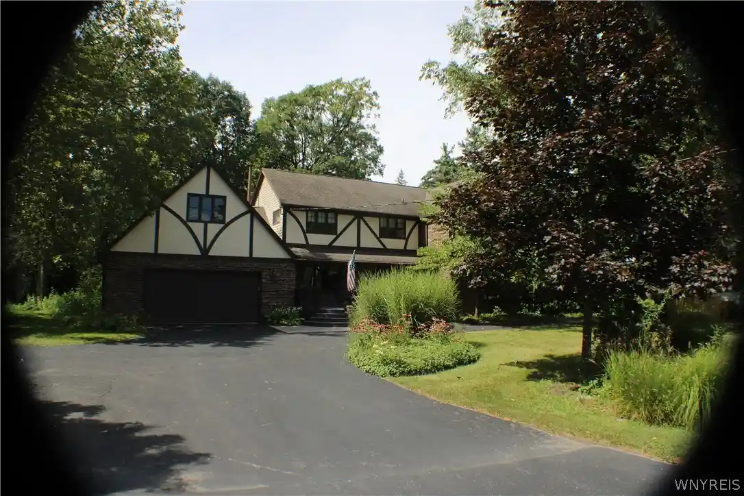 Photo 1 of Sale Pending at 5311 Tonawanda Creek Rd, Pendleton, NY 14120 | MLS# B1705859 | Listing updated on 2026-10-18