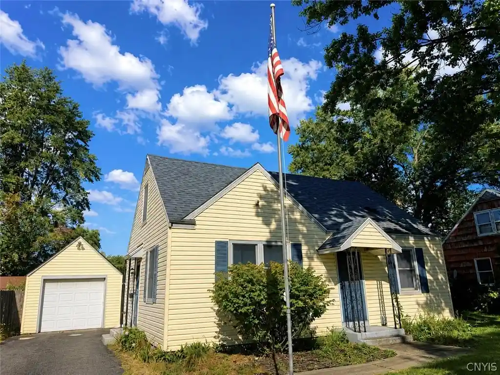 Photo 1 of Single family home for sale at 117 Brandon Rd, De Witt, NY 13057 | MLS# S1709593 | Listing updated on 2026-09-29