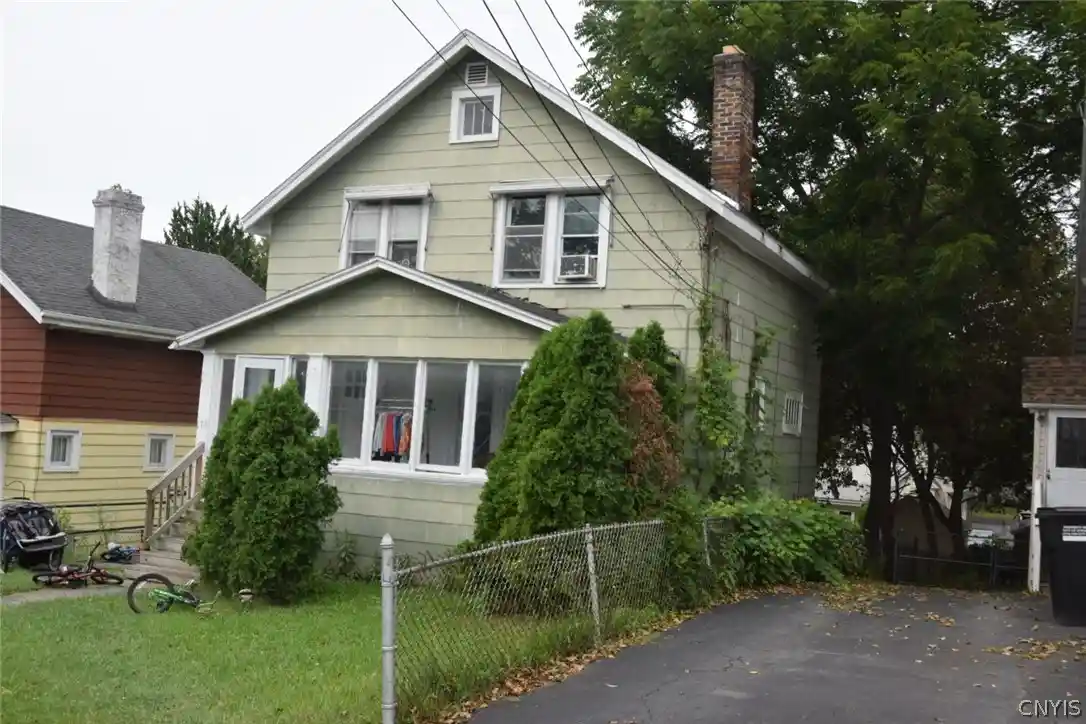 Photo 1 of Single family home for sale at 118 Champlin Dr, Syracuse, NY 13206 | MLS# S1708558 | Listing updated on 2026-10-22