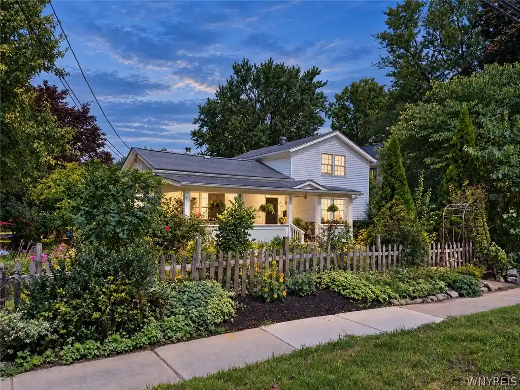 Photo 1 of Single family home for sale at 300 Oneida St, Lewiston, NY 14092 | MLS# B1710323 | Listing updated on 2026-10-18