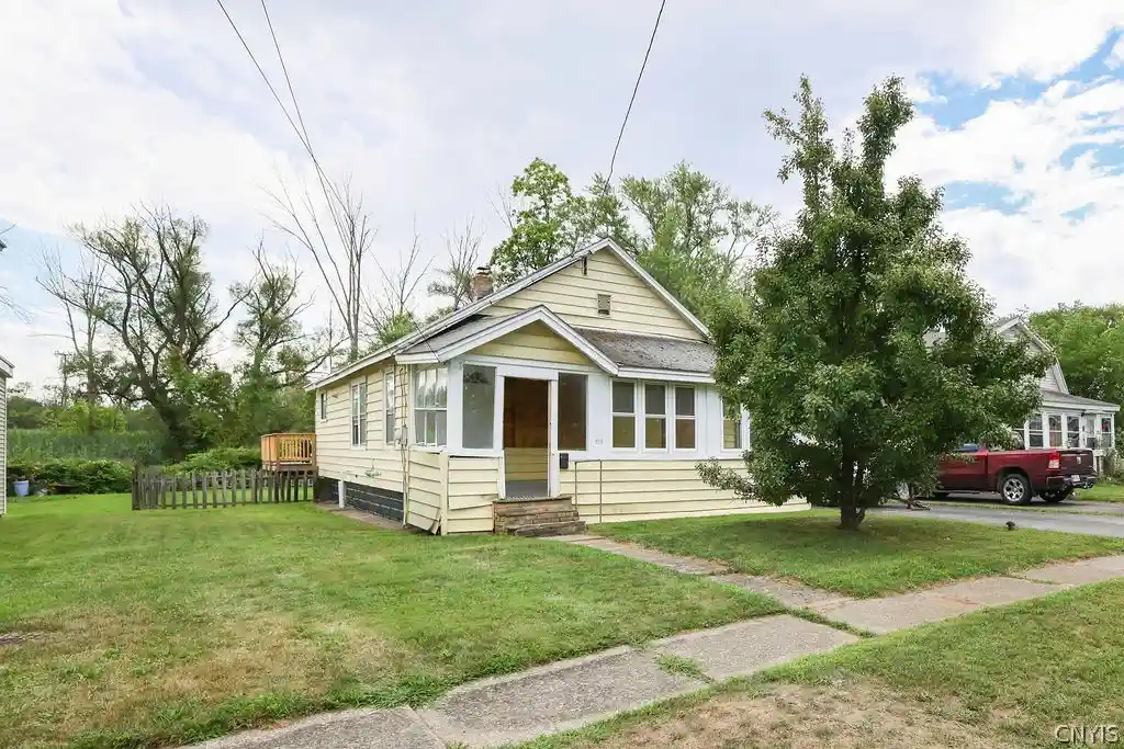 Single family home for sale at 219 Garden City Dr, Salina, NY 13211 | MLS# S1705982