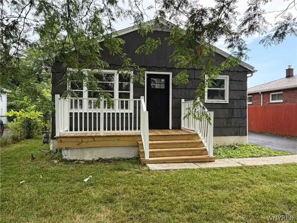 Photo 1 of Single family home for sale at 657 72nd St, Niagara Falls, NY 14304 | MLS# B1710617 | Listing updated on 2026-10-05