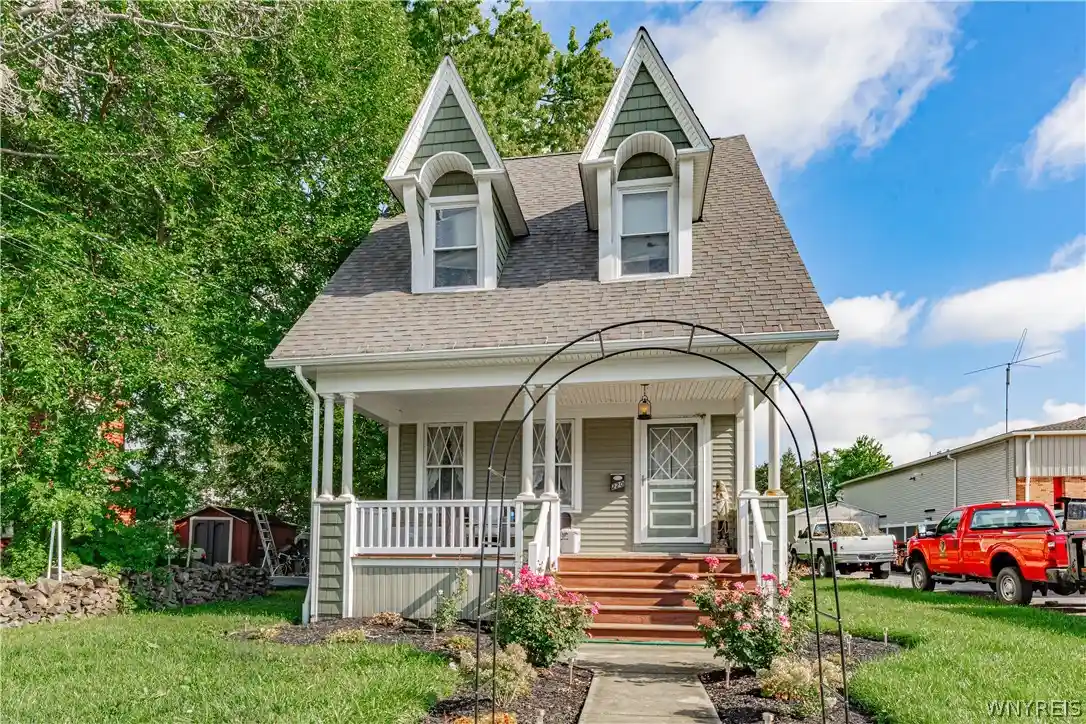 Photo 1 of Single family home for sale at 220 Elliot St, Youngstown, NY 14174 | MLS# B1710959 | Listing updated on 2026-10-01
