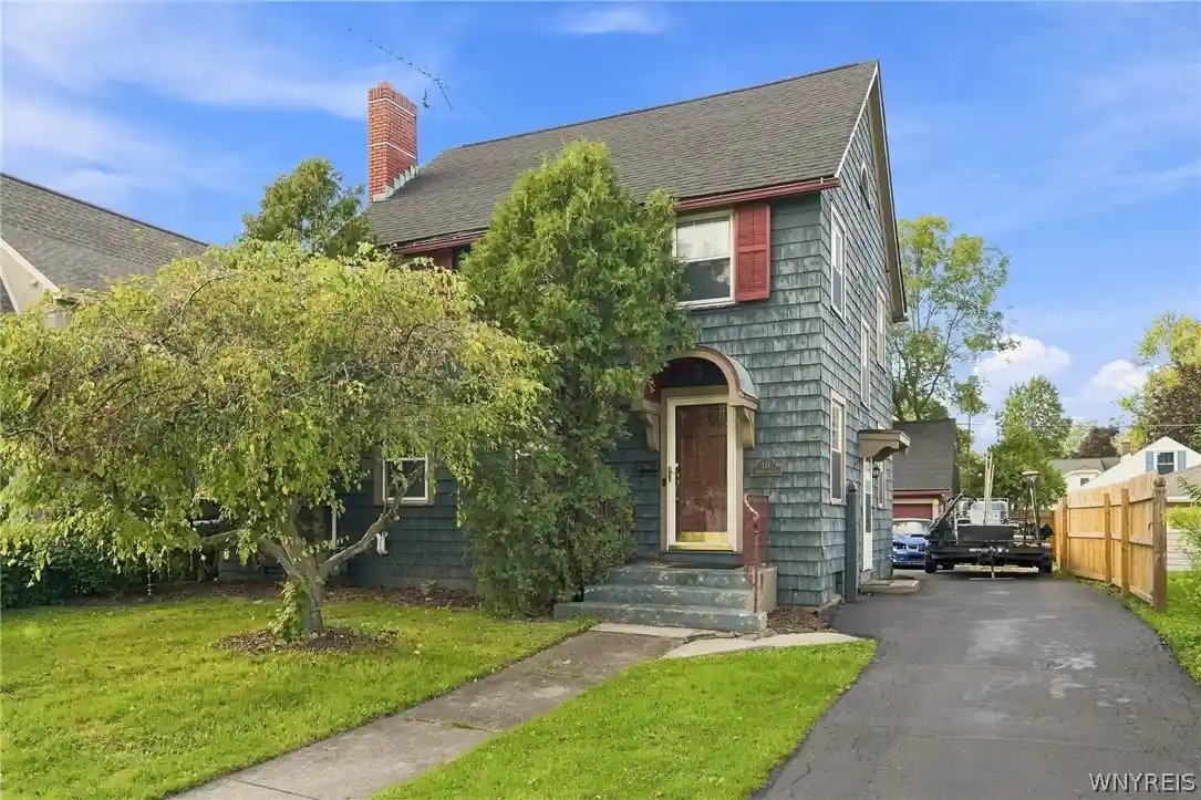 Photo 1 of Sale Pending at 111 Morrow Ave, Lockport, NY 14094 | MLS# B1710564 | Listing updated on 2026-10-13