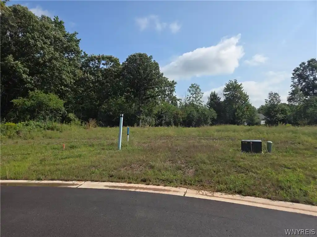 Photo 1 of Sale Pending at 4715 Eastwood Cir, Lewiston, NY 14092 | MLS# B1711730 | Listing updated on 2026-09-09