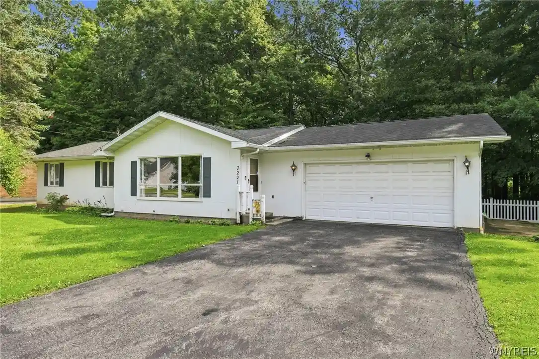 Photo 1 of Sale Pending at 7221 Laur Rd, Niagara Falls, NY 14304 | MLS# B1711425 | Listing updated on 2026-09-28