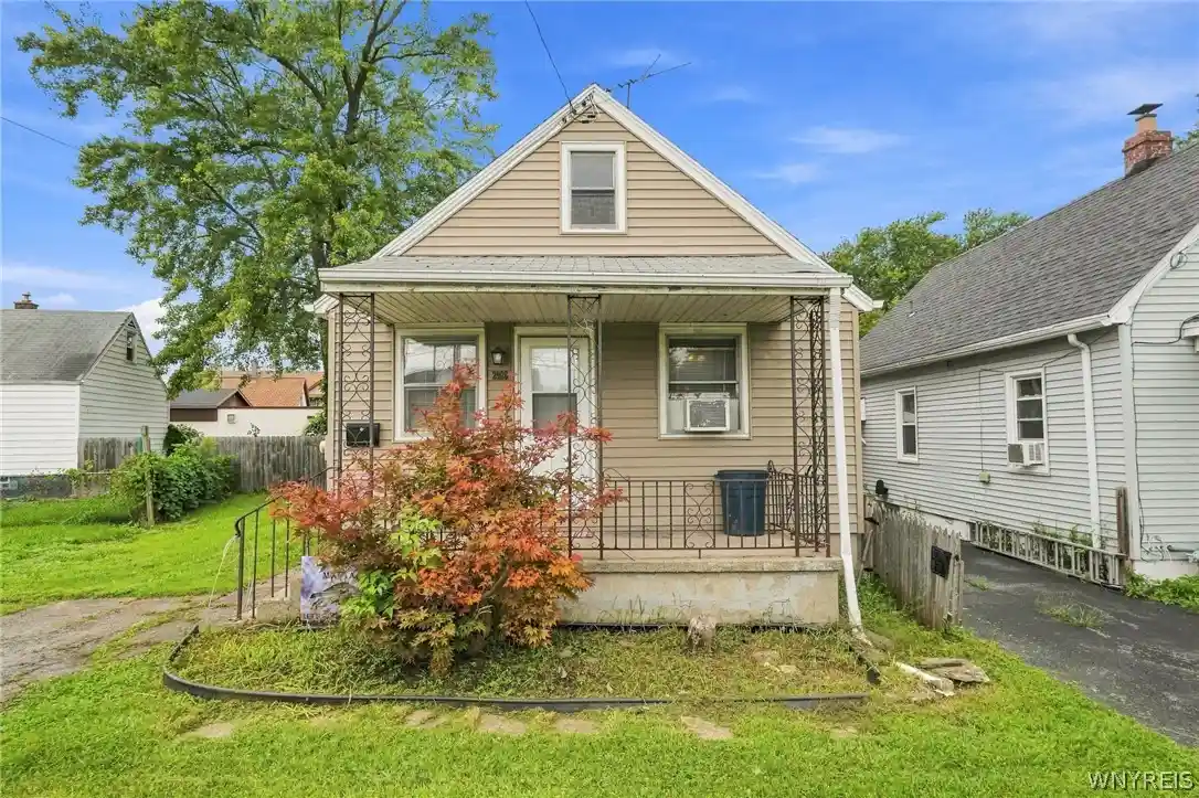 Photo 1 of Sale Pending at 2926 Portland St, Niagara Falls, NY 14305 | MLS# B1712849 | Listing updated on 2026-10-13