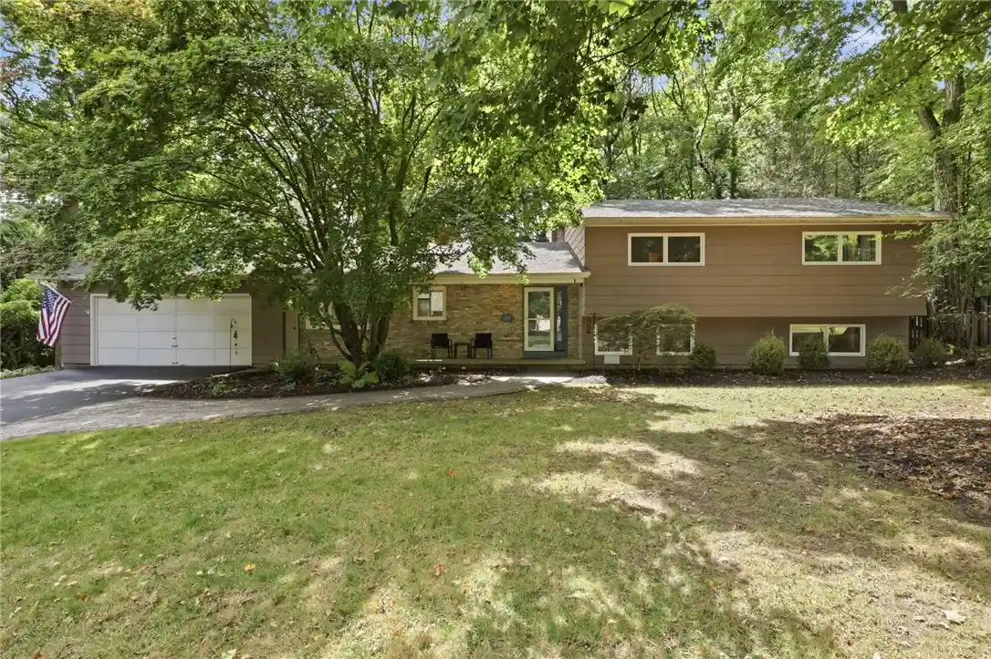 Photo 1 of Sale Pending at 19 Valley Brk Dr, Fairport, NY 14450 | MLS# R1710364 | Listing updated on 2026-09-17
