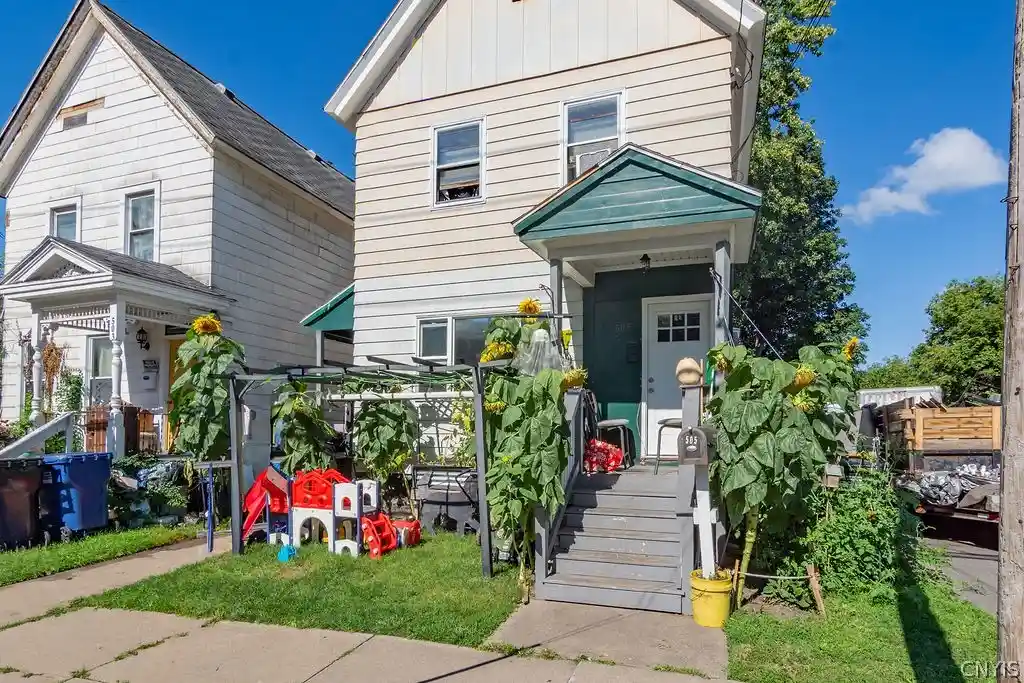 Photo 1 of Sale Pending at 505 Wolf St, Syracuse, NY 13208 | MLS# S1712832 | Listing updated on 2026-09-23