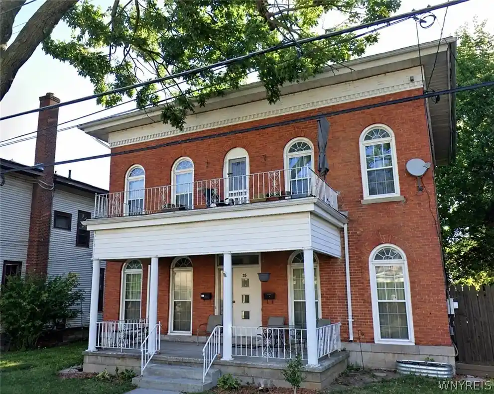 Photo 1 of Sale Pending at 33 Park Pl, Lockport, NY 14094 | MLS# B1712439 | Listing updated on 2026-09-24