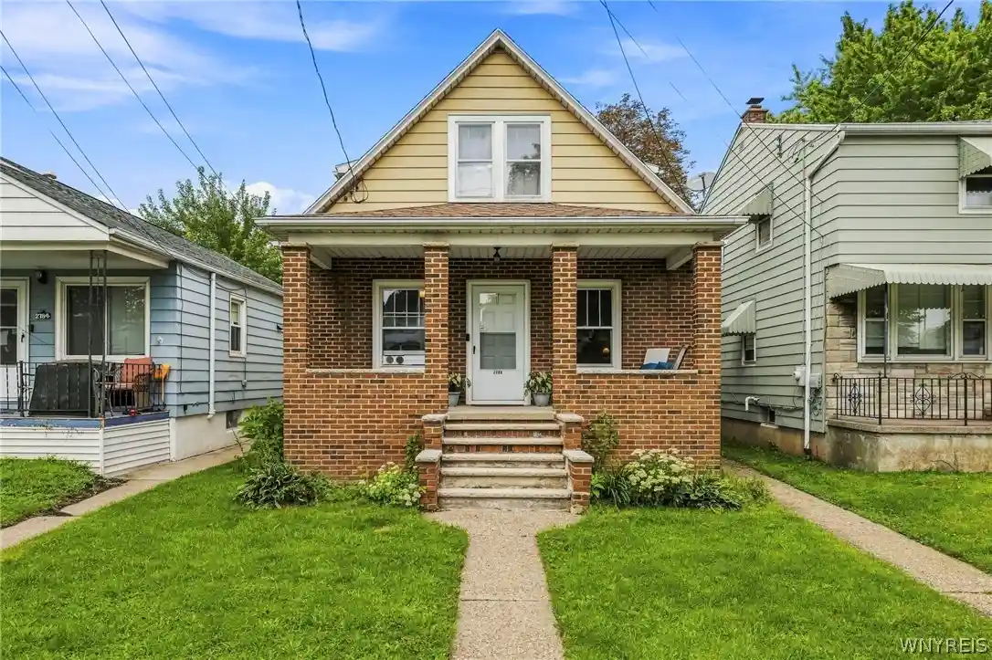 Photo 1 of Single family home for sale at 2788 Monroe Ave, Niagara Falls, NY 14303 | MLS# B1712461 | Listing updated on 2026-09-26
