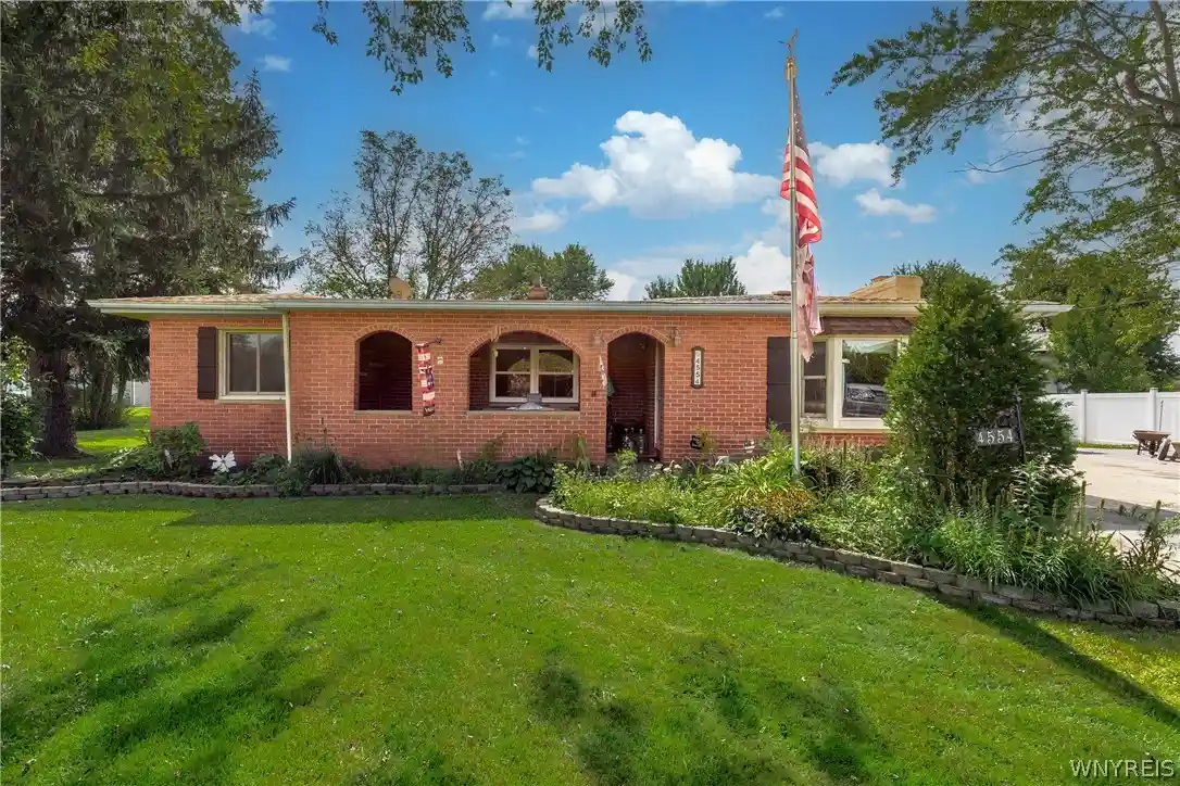 Photo 1 of Sale Pending at 4554 Meyer Rd, Pendleton, NY 14120 | MLS# B1713183 | Listing updated on 2026-09-25