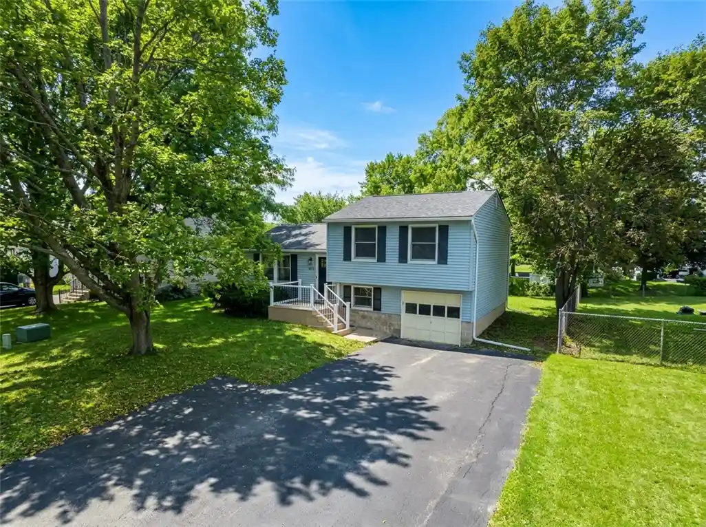 Photo 1 of Sale Pending at 1531 Redfern Dr, Farmington, NY 14425 | MLS# R1713375 | Listing updated on 2026-10-06