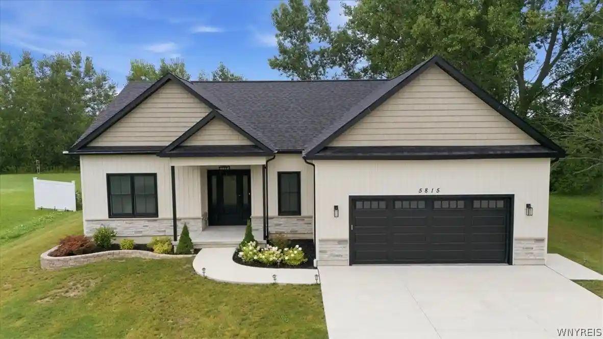 Photo 1 of Single family home for sale at 5815 Robinson Rd, Lockport, NY 14094 | MLS# B1713531 | Listing updated on 2026-10-03