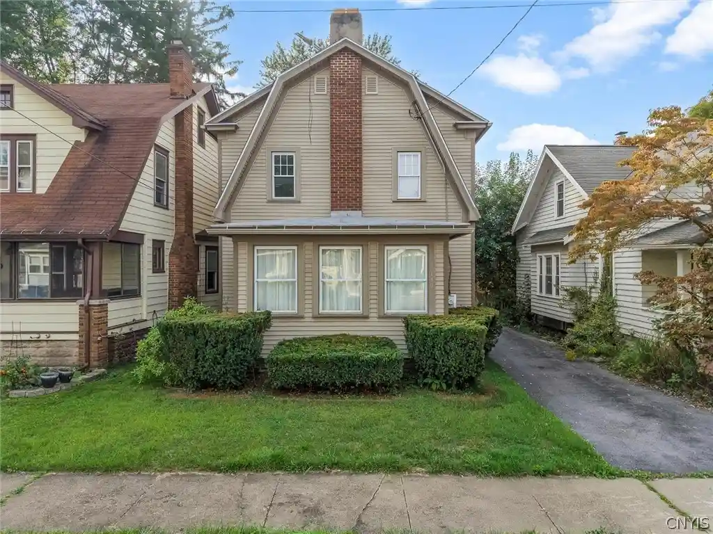 Single family home for sale at 130 Clifton Pl, Syracuse, NY 13206 | MLS# S1713571