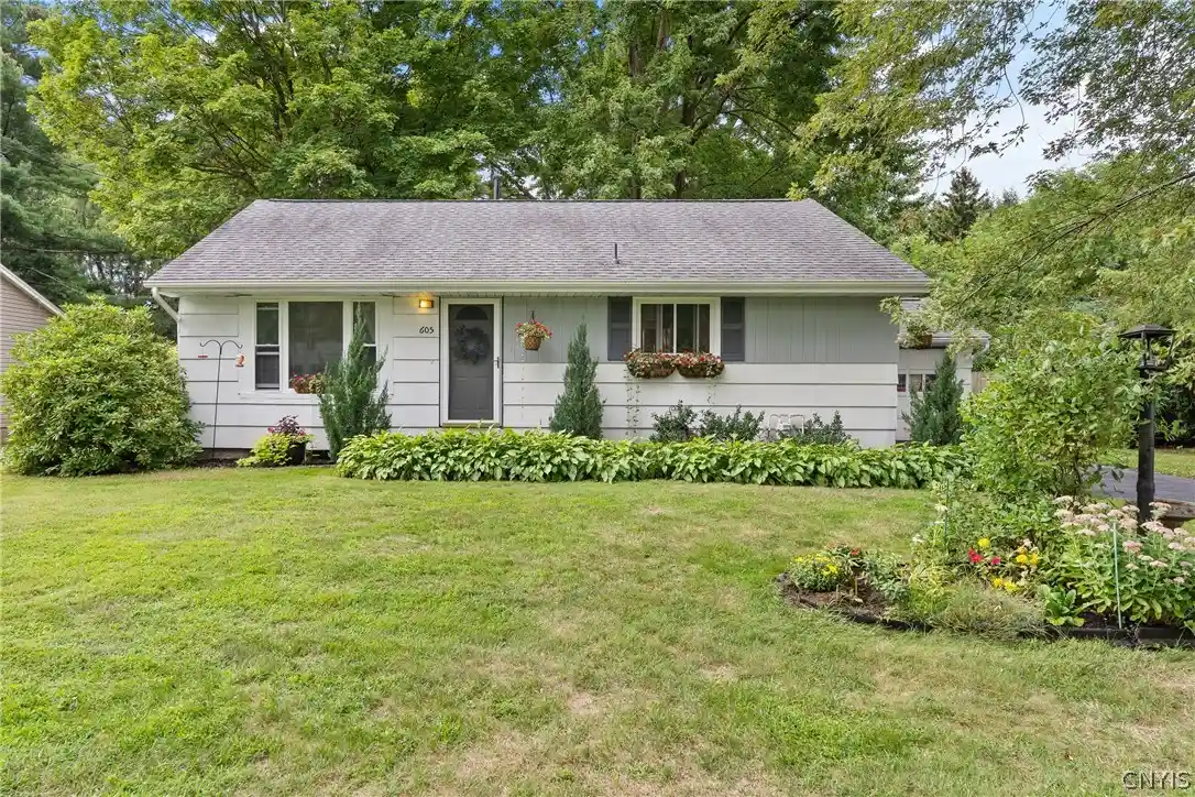 Photo 1 of Sale Pending at 605 Chestnut St, Syracuse, NY 13212 | MLS# S1712010 | Listing updated on 2026-10-27