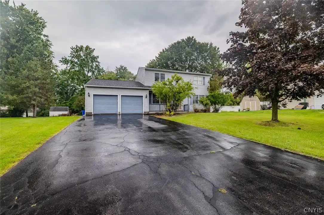 Photo 1 of Single family home for sale at 7679 Glenview Dr, Syracuse, NY 13212 | MLS# S1712149 | Listing updated on 2026-10-25