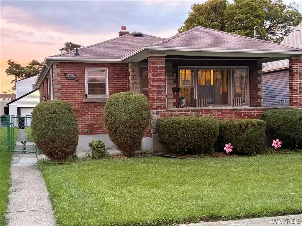 Photo 1 of Single family home for sale at 2750 La Salle Ave, Niagara Falls, NY 14301 | MLS# B1713891 | Listing updated on 2026-09-21
