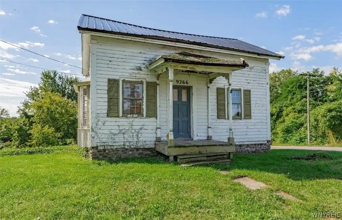 Photo 1 of Single family home for sale at 9266 Ridge Rd, Middleport, NY 14105 | MLS# B1713760 | Listing updated on 2026-10-23