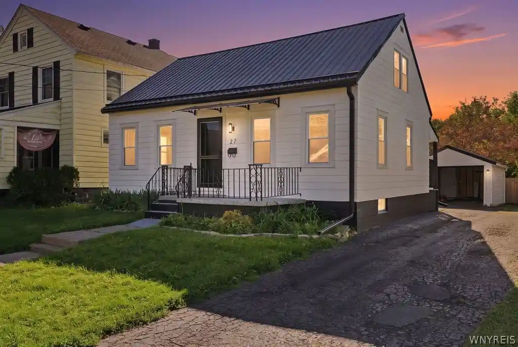 Photo 1 of Single family home for sale at 27 Hyde Park, Lockport, NY 14094 | MLS# B1714225 | Listing updated on 2026-10-18