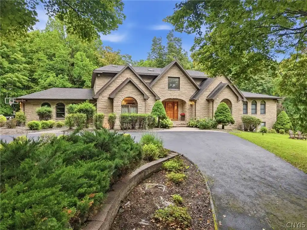 Photo 1 of Mansion for sale at 6909 Shalimar Way, Fayetteville, NY 13066 | MLS# S1699369 | Listing updated on 2026-10-02