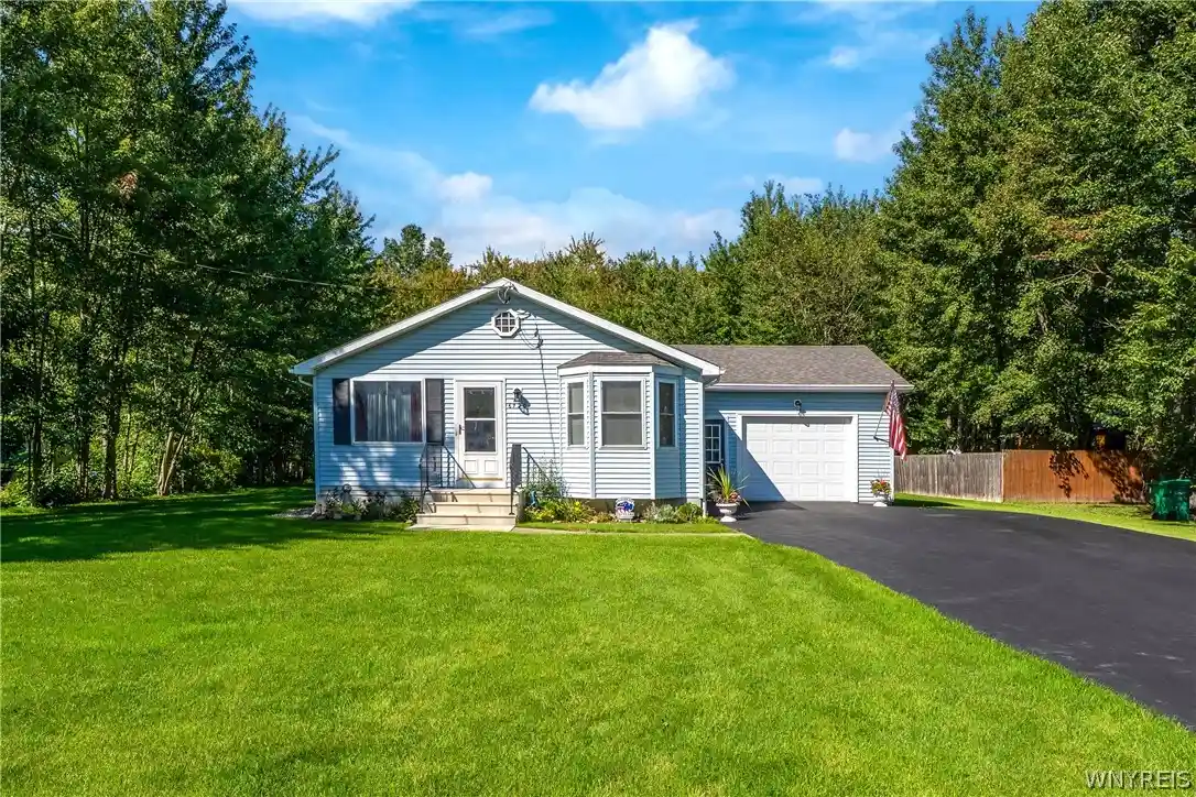 Photo 1 of Sale Pending at 6720 Minnick Rd, Lockport, NY 14094 | MLS# B1714525 | Listing updated on 2026-09-28