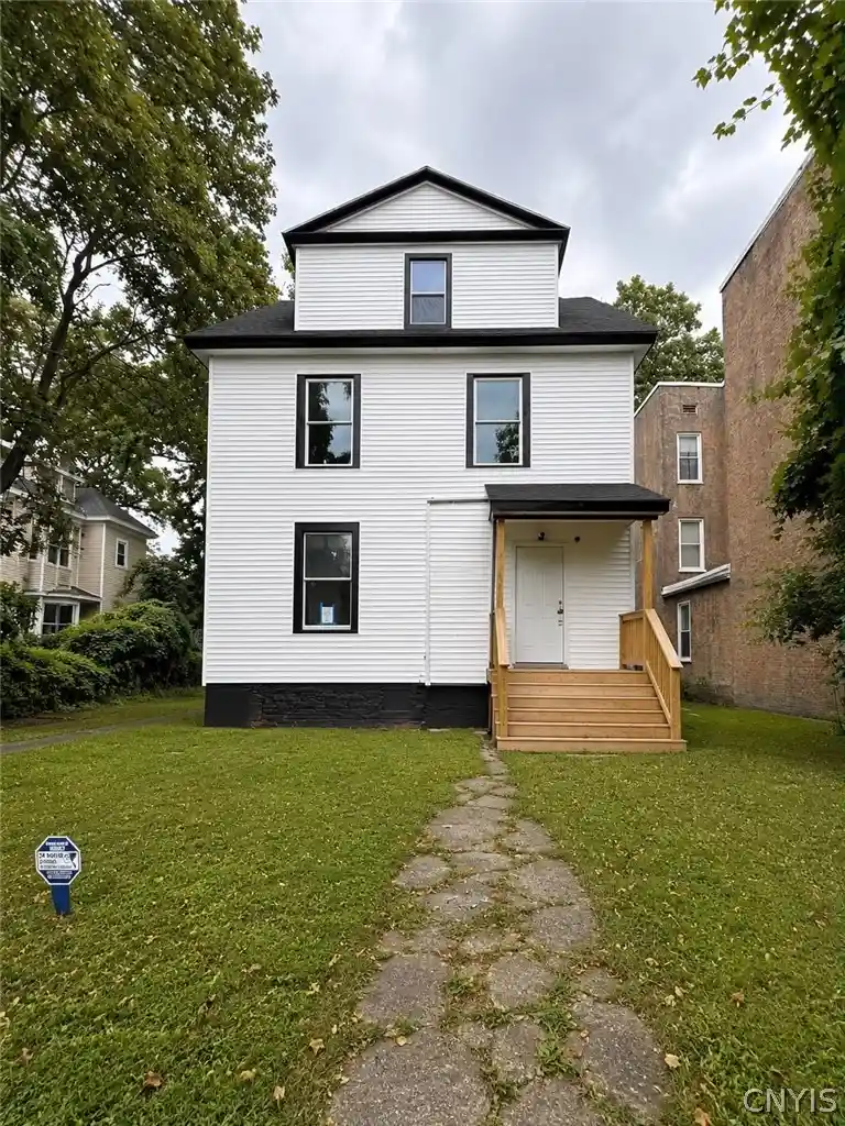 Multi family home for sale at 604 W Onondaga St, Syracuse, NY 13204 | MLS# S1712125