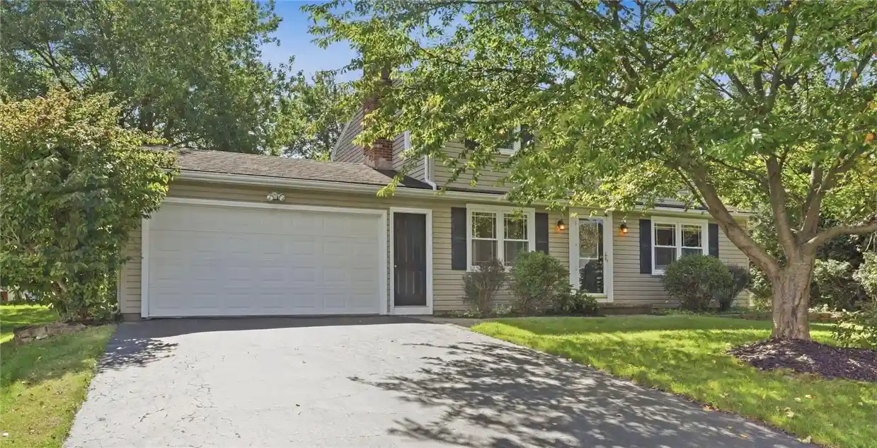 Photo 1 of Sale Pending at 19 Wheatfield Cir, Fairport, NY 14450 | MLS# R1714362 | Listing updated on 2026-09-23