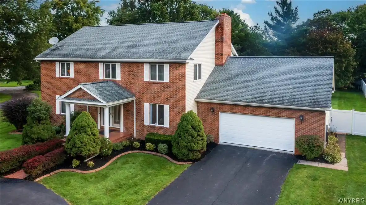 Photo 1 of Sale Pending at 9 Kingston Cir, Lockport, NY 14094 | MLS# B1713046 | Listing updated on 2026-10-09