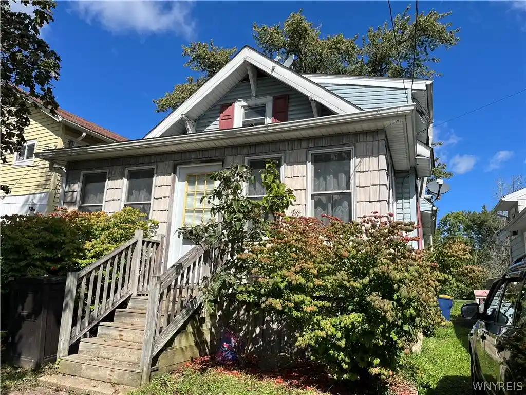 Photo 1 of Single family home for sale at 142 Grant St, Lockport, NY 14094 | MLS# B1715002 | Listing updated on 2026-10-20
