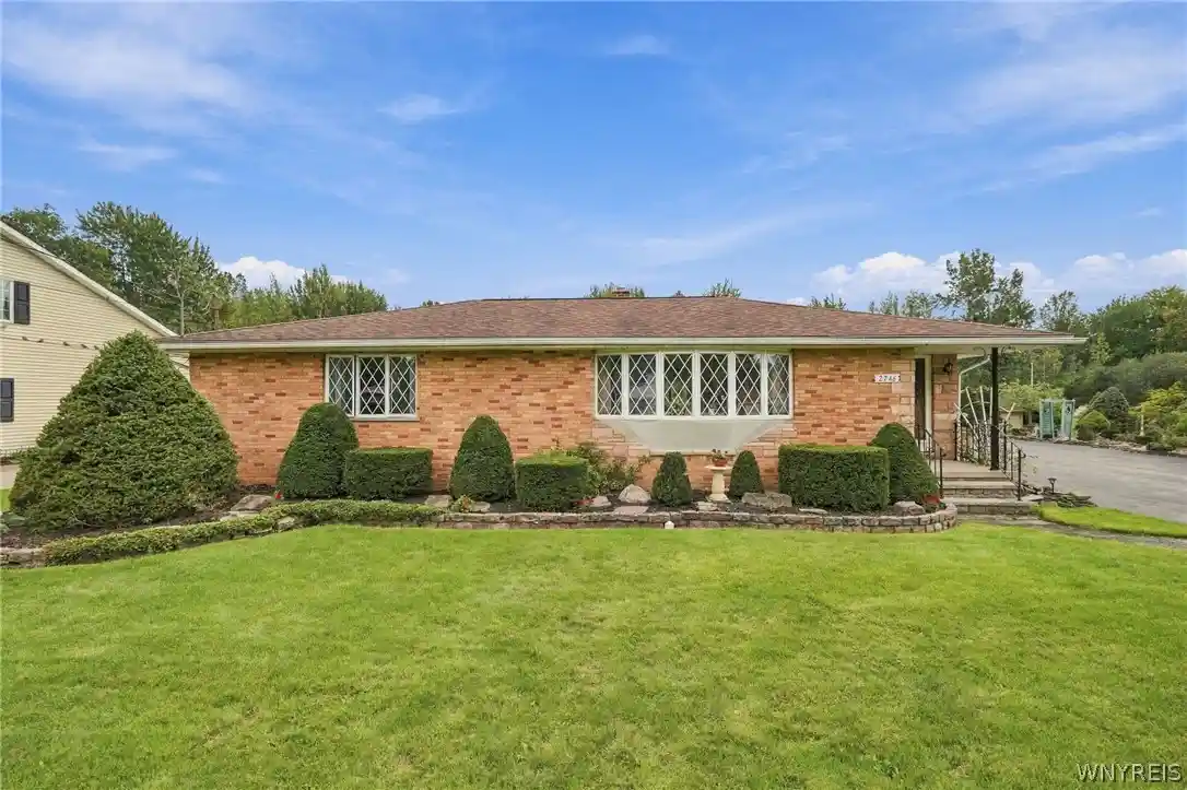 Photo 1 of Single family home for sale at 2746 Homeyer Rd, North Tonawanda, NY 14120 | MLS# B1715316 | Listing updated on 2026-10-22