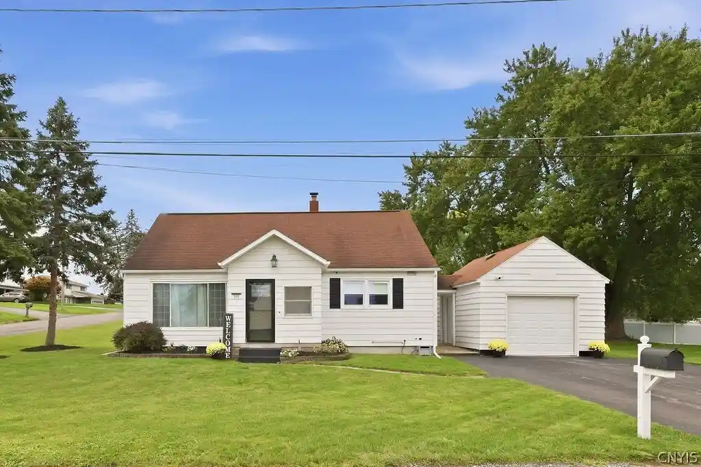 Photo 1 of Single family home for sale at 101 Huron Ave S, Syracuse, NY 13209 | MLS# S1714299 | Listing updated on 2026-09-26