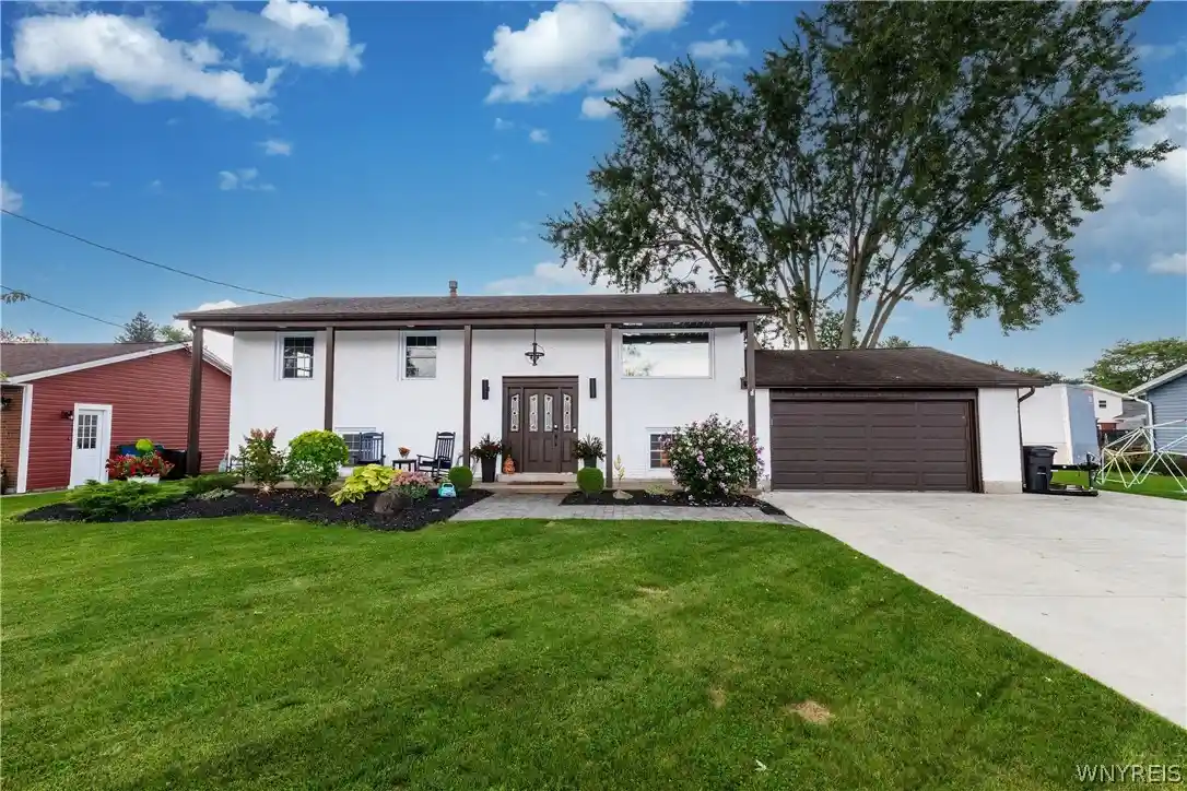 Photo 1 of Sale Pending at 7407 Greenview Rd, Niagara Falls, NY 14304 | MLS# B1715955 | Listing updated on 2026-10-01