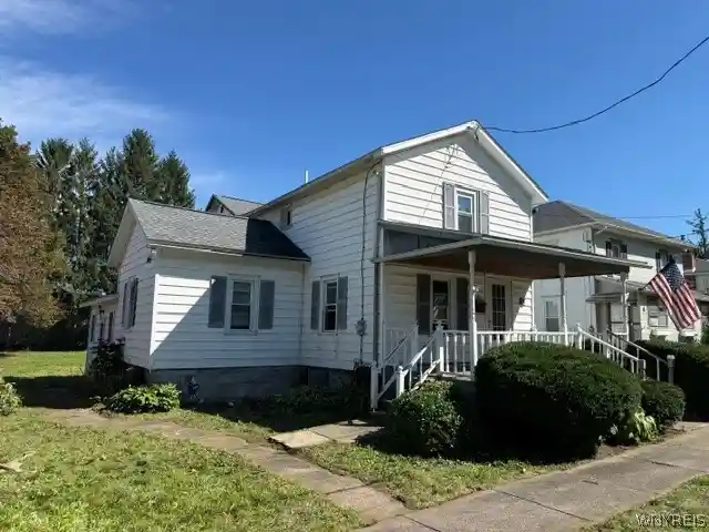Photo 1 of Single family home for sale at 8 S Hartland St, Middleport, NY 14105 | MLS# B1715948 | Listing updated on 2026-10-20