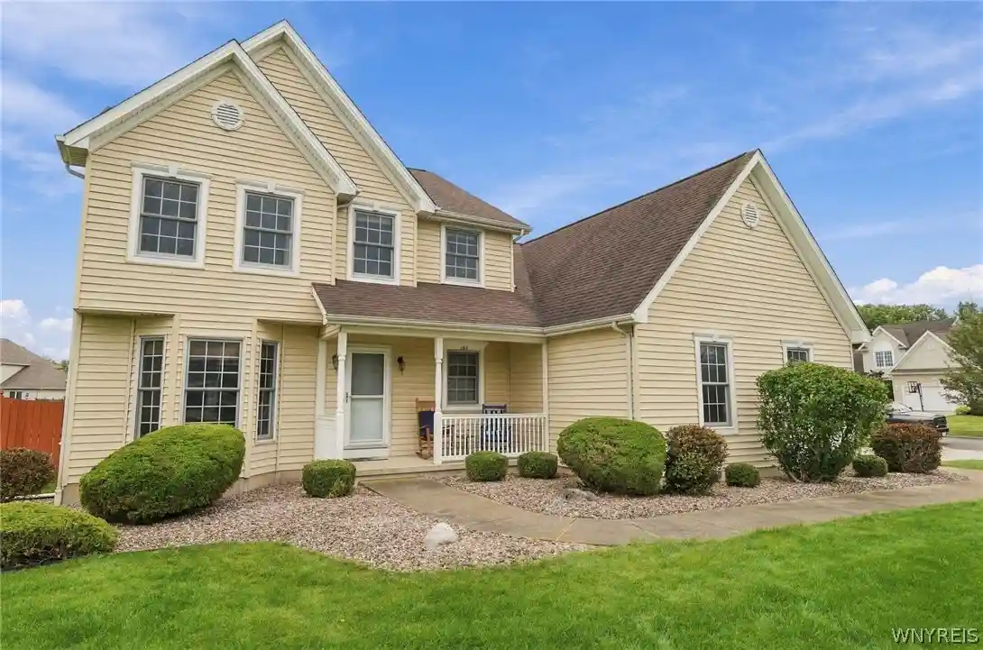 Single family home for sale at 151 Independence Ln, Grand Island, NY 14072 | MLS# B1716123