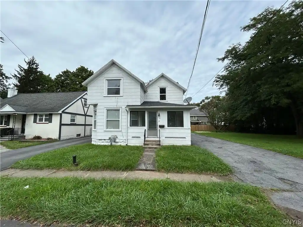 Photo 1 of Single family home for sale at 142 W Warrington Rd, Syracuse, NY 13205 | MLS# S1715592 | Listing updated on 2026-10-13