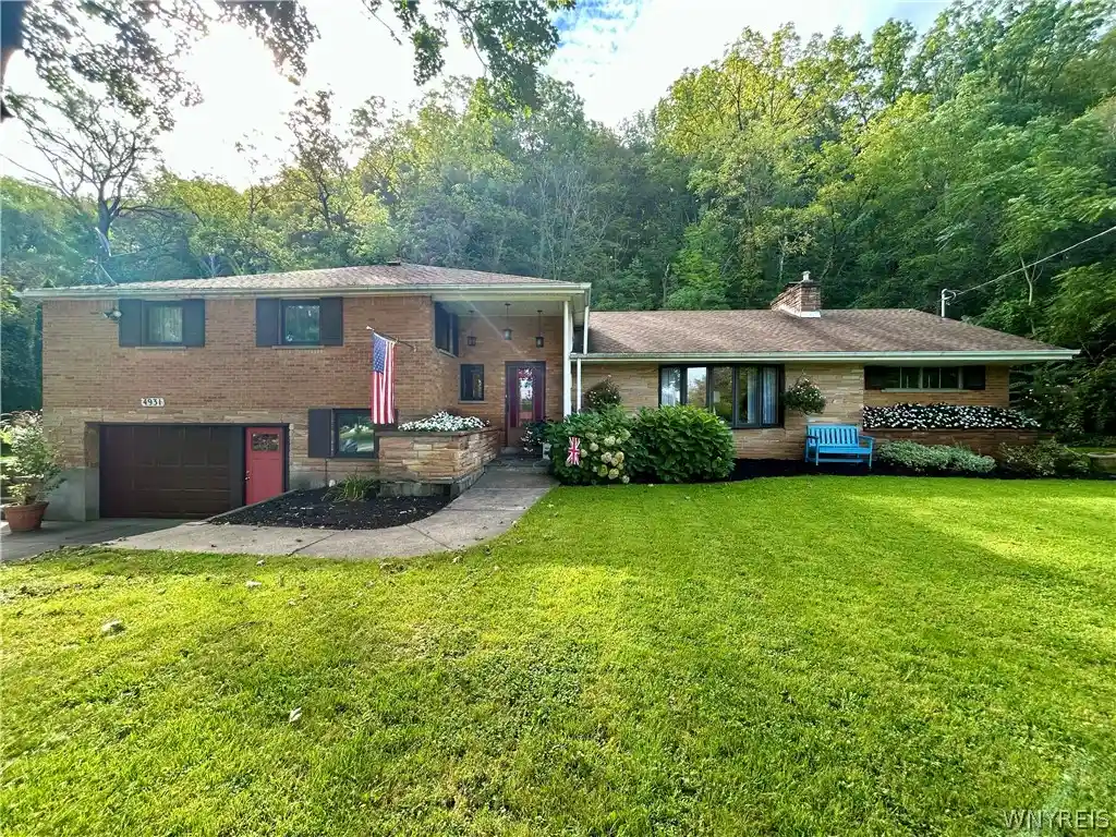 Photo 1 of Single family home for sale at 4931 Creek Rd Ext, Lewiston, NY 14092 | MLS# B1715701 | Listing updated on 2026-09-22
