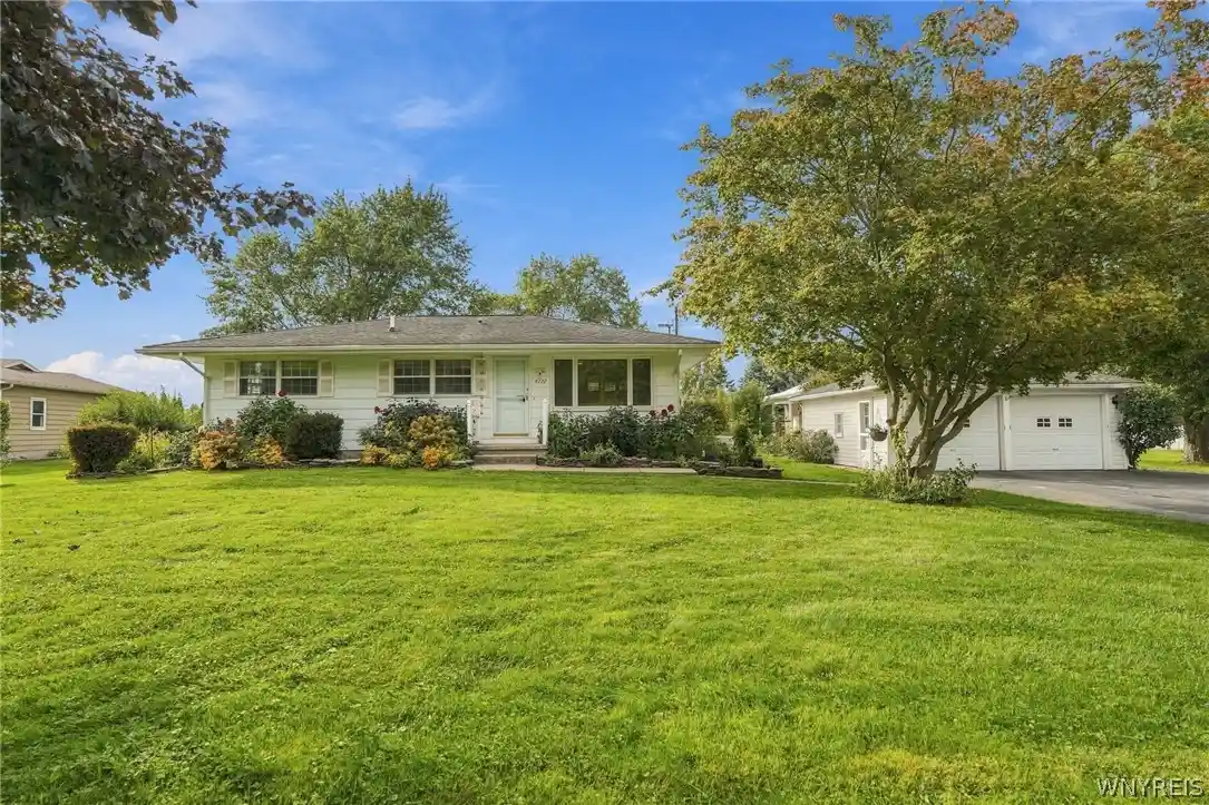 Photo 1 of Single family home for sale at 4772 Cottage Rd, Lockport, NY 14094 | MLS# B1716802 | Listing updated on 2026-10-25
