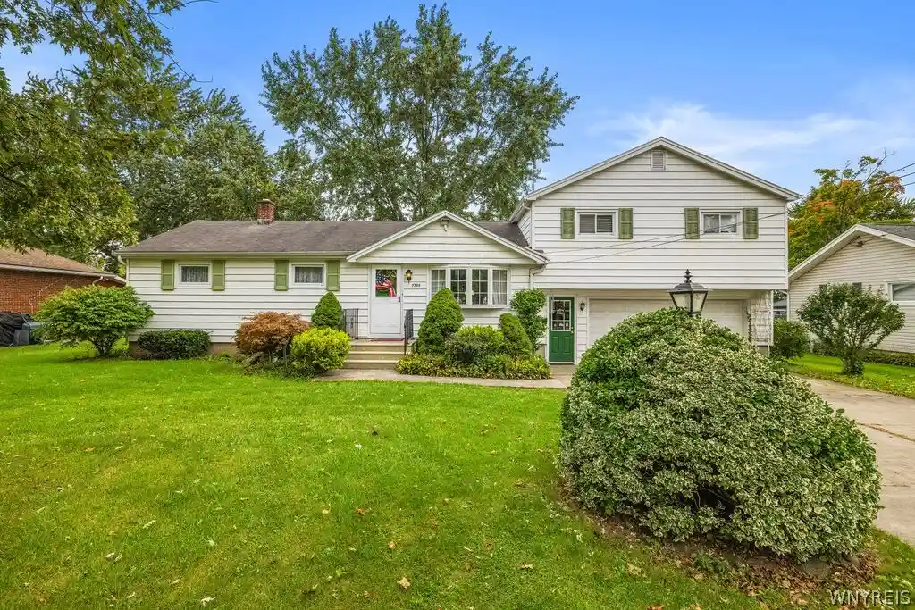 Photo 1 of Sale Pending at 7705 E Britton Dr, Niagara Falls, NY 14304 | MLS# B1713961 | Listing updated on 2026-10-07