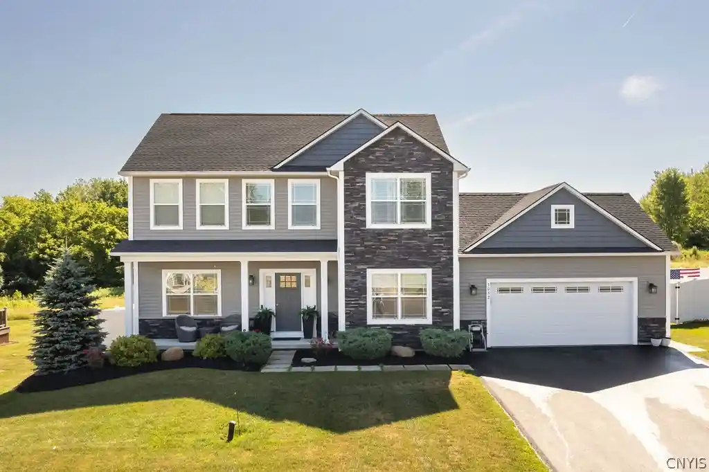 Photo 1 of Single family home for sale at 3052 Chillingham Way, Baldwinsville, NY 13027 | MLS# S1717018 | Listing updated on 2026-09-23
