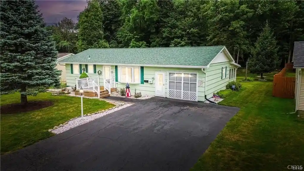 Photo 1 of Sale Pending at 8 High St, Whitesboro, NY 13492 | MLS# S1717144 | Listing updated on 2026-10-14